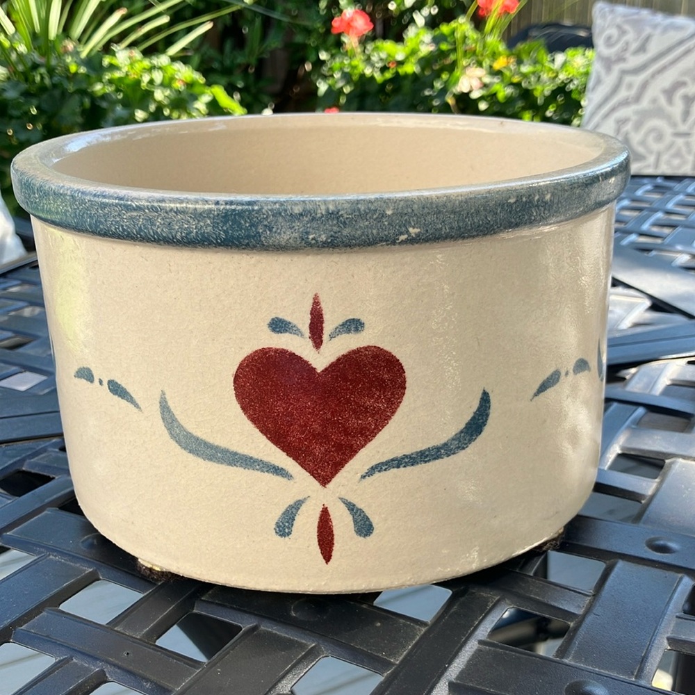 ROSEVILLE 2 Quart BOWL  8” x 5” Valentine’s Beautiful!